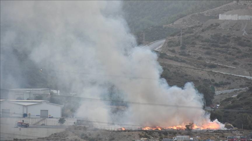 İzmir'de katı atık depolama sahasında çıkan yangın söndürüldü 11